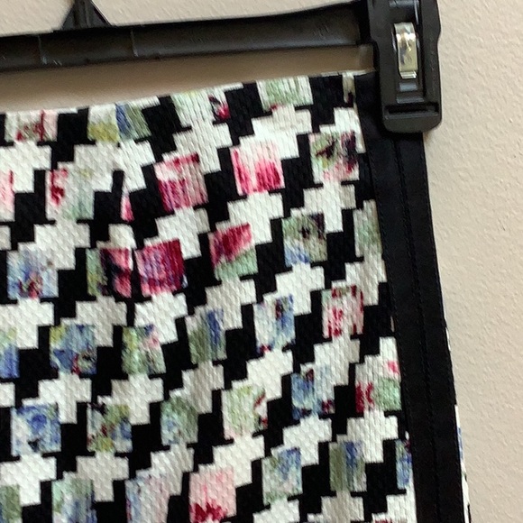 WHBM Pencil Skirt with Geometric Design - Picture 2 of 5